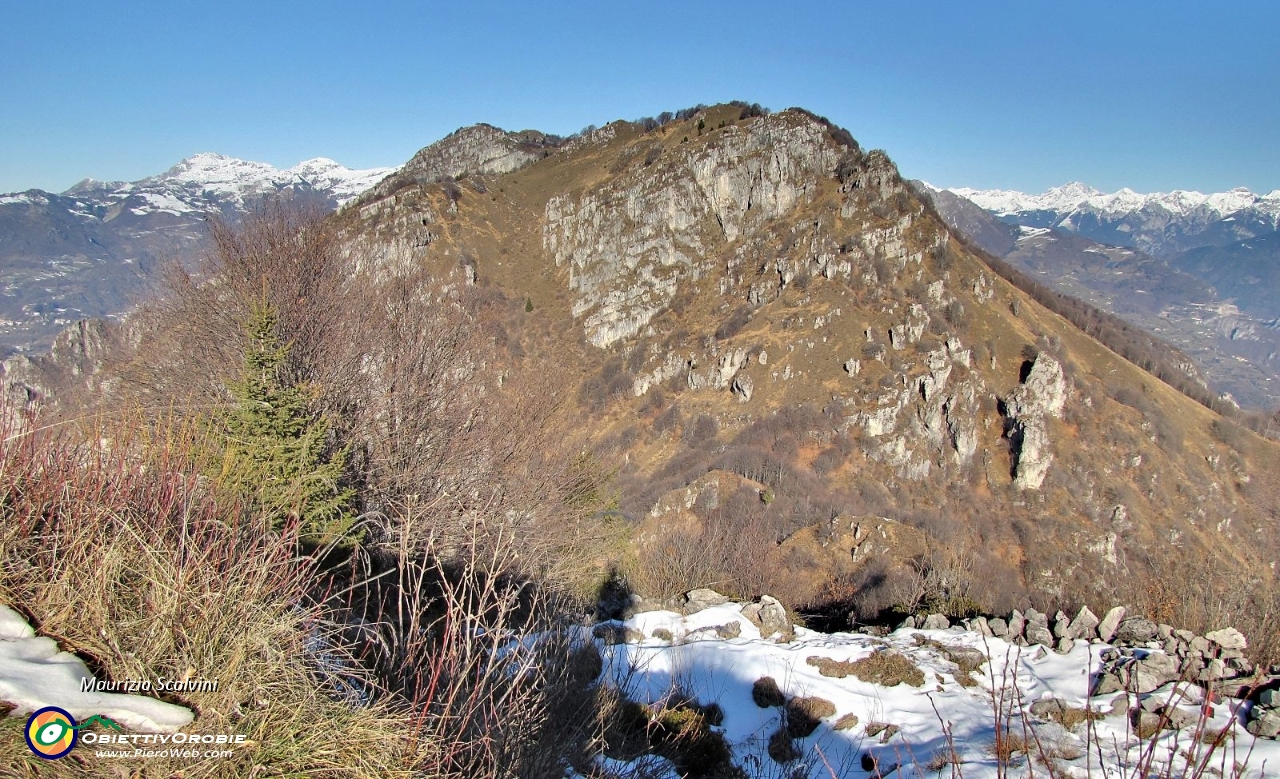 35 Panorama nord, su Monte Foldone e Sornadello....JPG